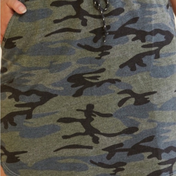 SUNDRY Evereve 1 Small Green Camo French Terry Skirt Bungee Drawstring 135.00 - Picture 2 of 11